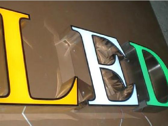 临颍介绍LED招牌的基础知识。